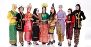 Busana tradisional Indonesia dari berbagai daerah Nusantara